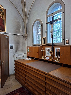Blick in die renovierungsbedüftige Sakristei