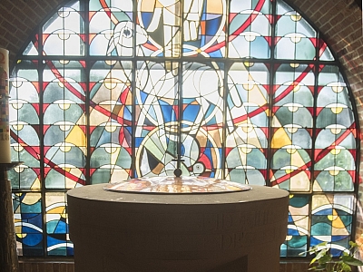 Taufbecken in der Maria Himmelfahrt Kirche