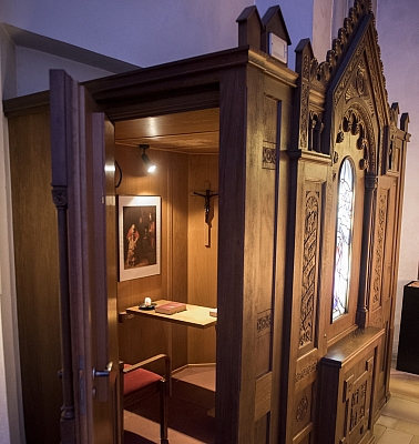 Blick in das Beichtzimmer der St. Agatha Kirche 
