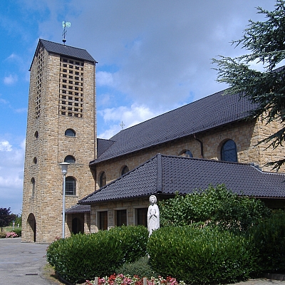 Außenaufnahme Kirche St. Mariä-Himmelfahrt Außenaufnahme Kirche St. Mariä-Himmelfahrt