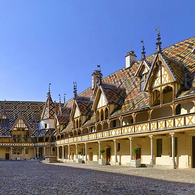Innenhof vom Hotel Dieu in Beaune Innenhof vom Hotel Dieu in Beaune
