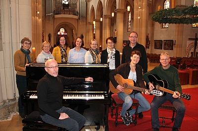 Guppenfoto vom Liturgiekreis UnterWegs in der St Agatha Kirche Guppenfoto vom Liturgiekreis UnterWegs in der St Agatha Kirche