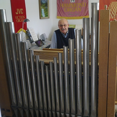 2011 - Herbert Brügge testet das `neue´ Instrument 2011 - Herbert Brügge testet das `neue´ Instrument