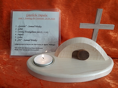 CD der Geistlichen Impulse mit einem Holz-Ostergrab