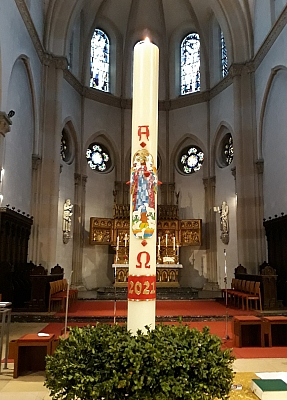 Osterkerze in der Kirche St. Agatha Mettingen