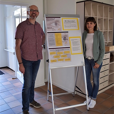Jutta Bernhold und Josef-Jans-Wentrup präsentieren das instituionelle Schutzkonzept.