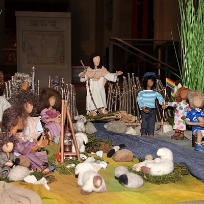 Egli-Figuren stellen die Szene vom guten Hirten dar in der Kirche St. Agatha