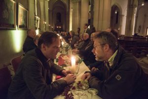 Timo Holtmann und Pfarrer Kopton im Gespräch 